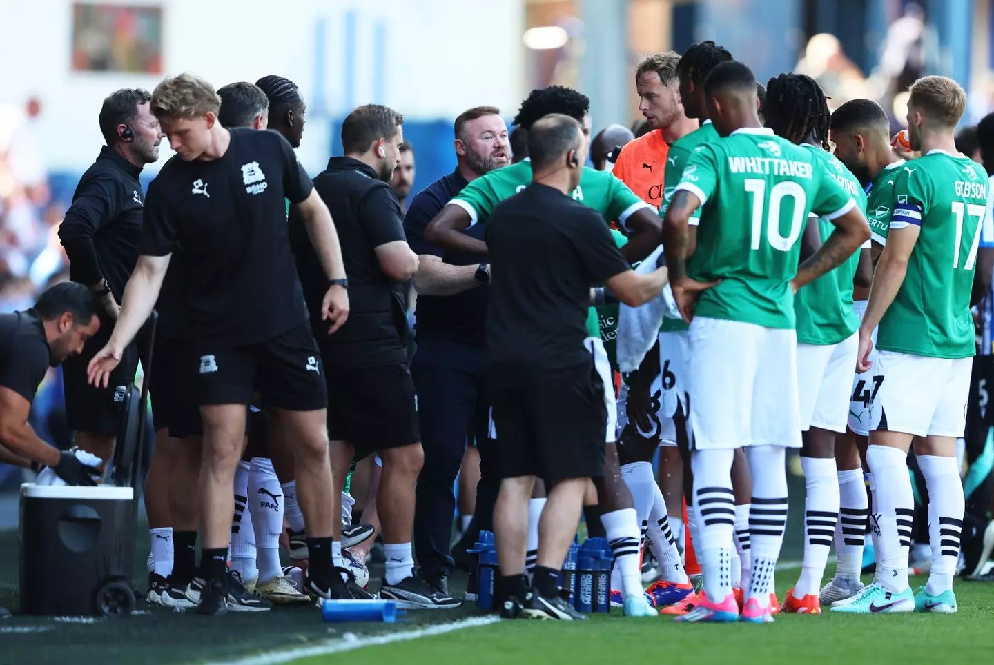 Wayne Rooney speaks to his team during their Championship fixture at Sheffield Wednesday. Image: Getty